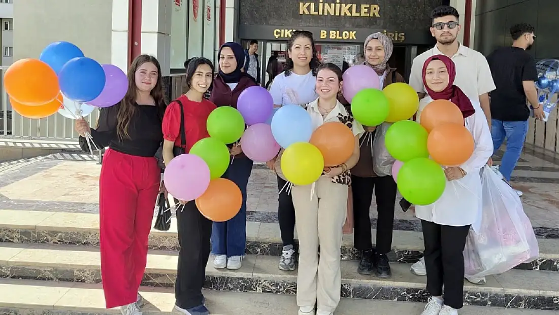 23 Nisan coşkusu, FÜ Hastanesinde tedavi gören minik yüreklerle buluştu