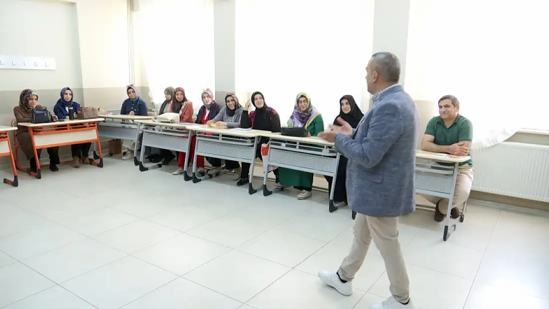 Din Kültürü ve Ahlak Bilgisi öğretmenlerine seminer