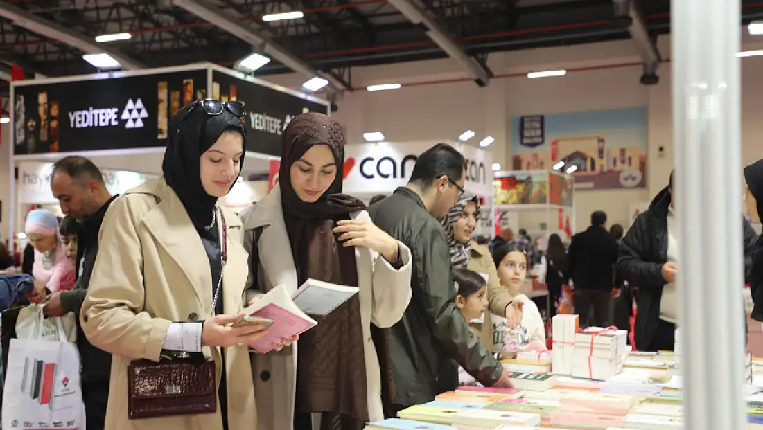 Elazığ Belediyesi Kitap Fuarı'na yoğun ilgi