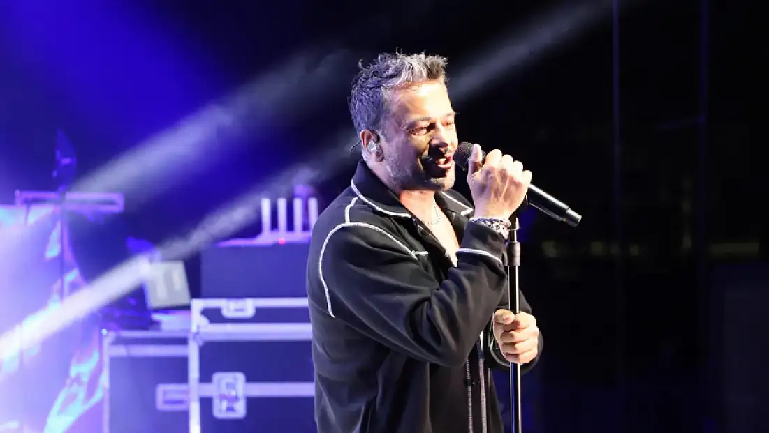 Fırat Üniversitesi 50. Yıl Festivali’nde Emre Altuğ rüzgârı esti