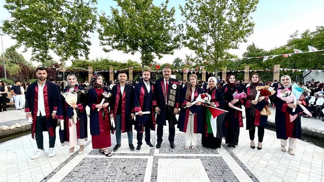 Fırat Üniversitesi’nde mezuniyet coşkusu
