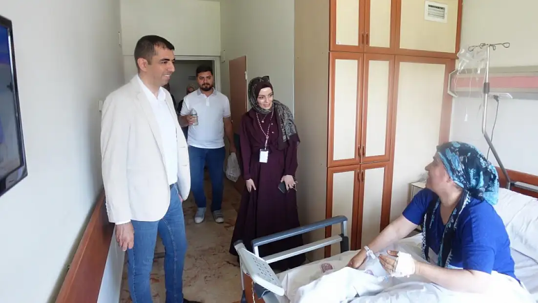 FÜ Hastanesi Başhekim Yardımcısı YUR, hasta ve görevli personeli ziyaret etti