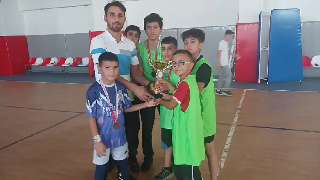 Futsal Turnuvası ile aile ruhu sahaya yansıdı