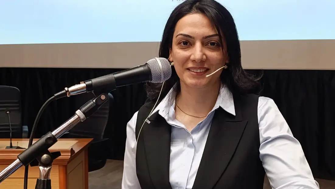 Öğretim Üyesi Gömleksiz tarafından aşı ve aşı transferi hakkında eğitim