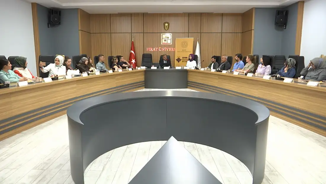 Prof. Gömleksiz’den, ‘Şehir ve Eğitim’ konulu sunum