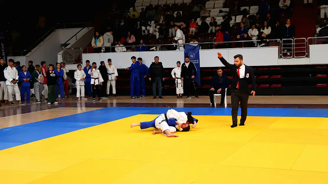 16 il Judo için Elazığ'da