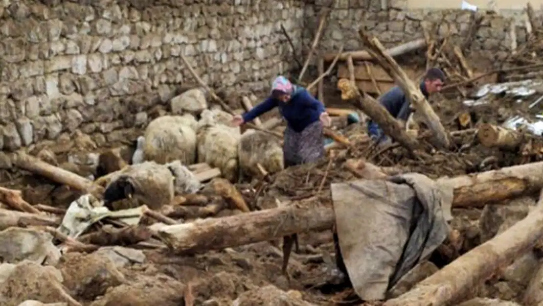 İranʹda meydana gelen 5.9ʹluk deprem sonrası Vanʹda 8 kişi hayatını kaybetti