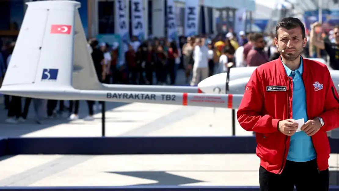 Portekizli siyaset bilimci Bruno Maçaesʹten Selçuk Bayraktarʹa övgü dolu sözler