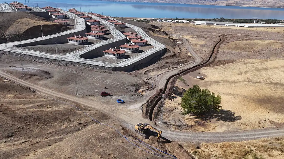 Afet konutları güneş enerjili içme suyu projesi hızla ilerliyor