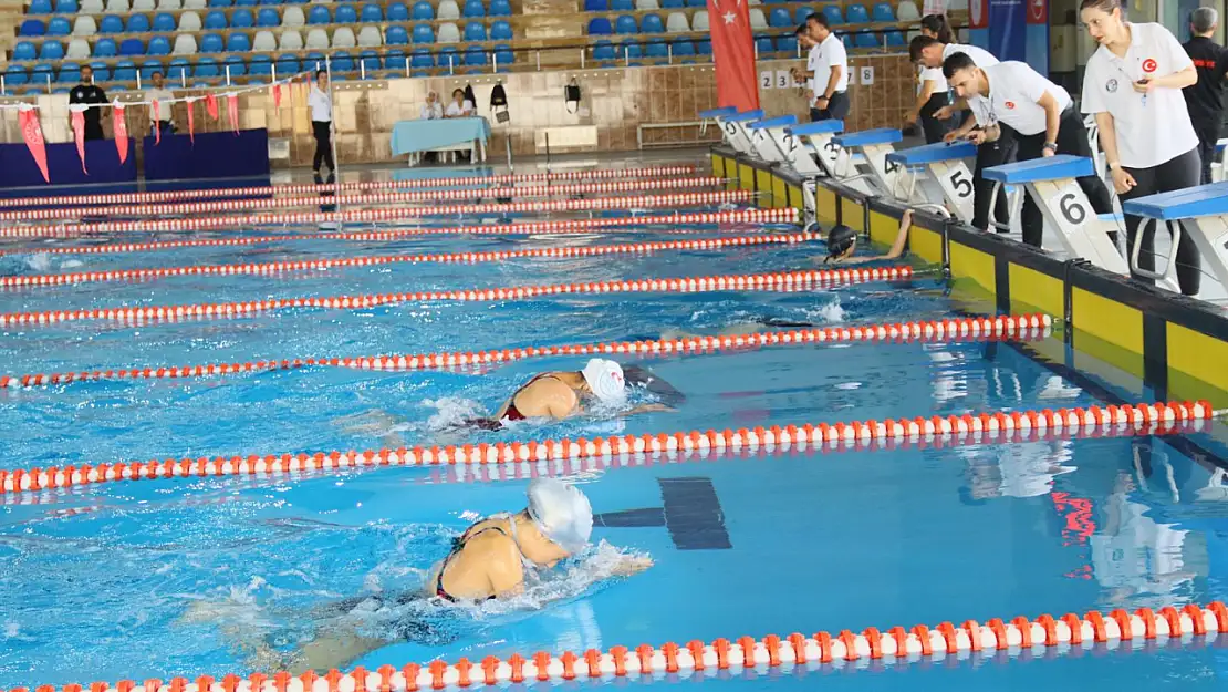 Analig yüzme heyecanı Elazığ'da yaşandı