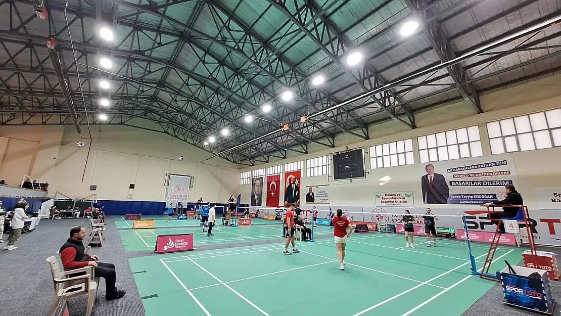 Badminton'dan gururlandıran başarı