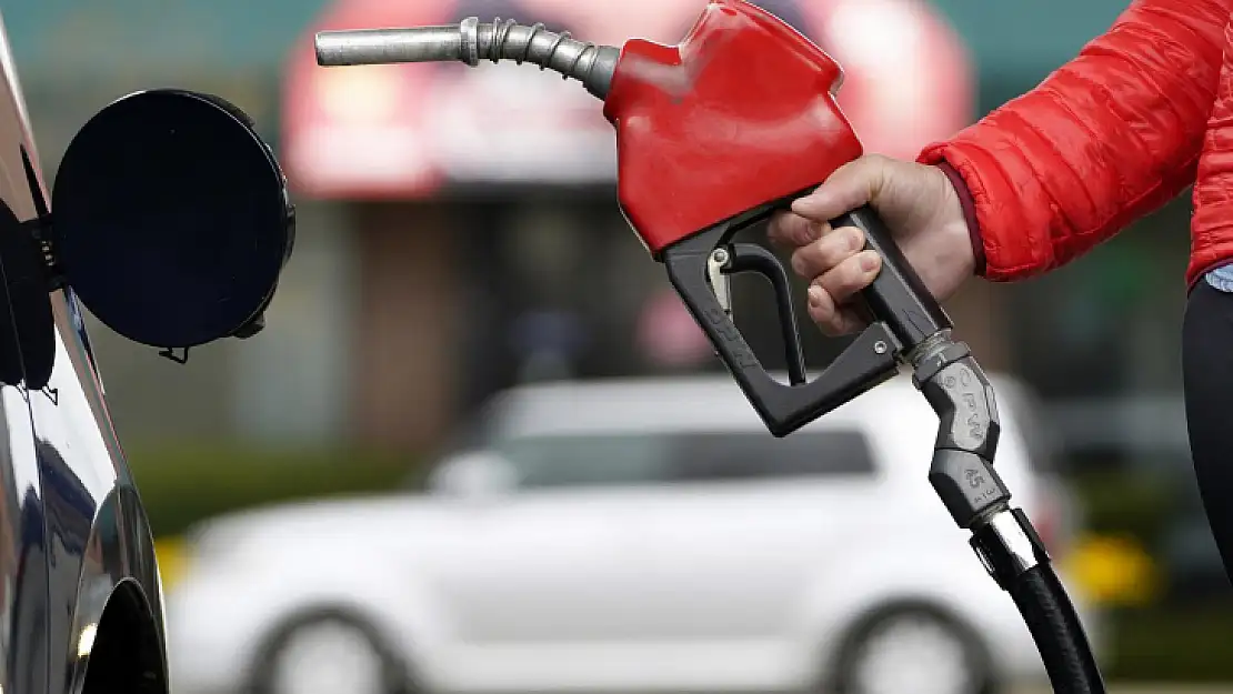Benzine bir zam daha geldi!