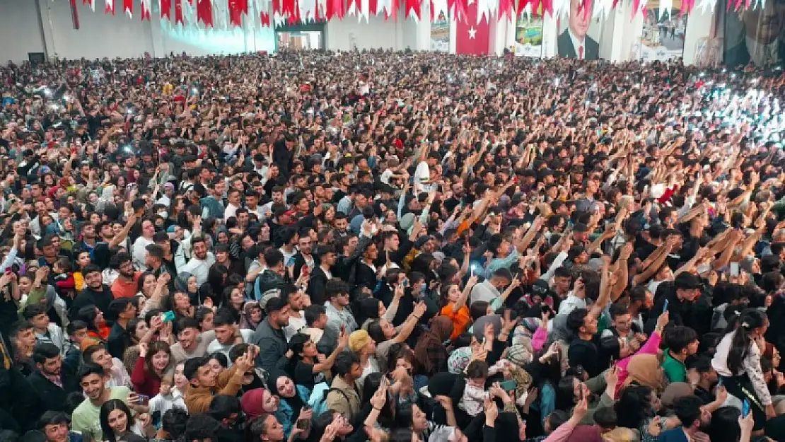 Burak Bulut ve Kurtuluş Kuş, Elazığ'da hayranlarıyla buluştu