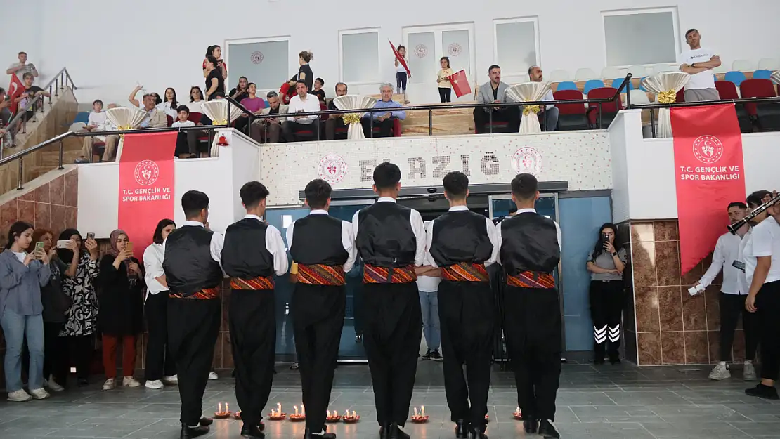 Çayda Çıra Yüzme Festivali geleneksel bir kültüre sporla hayat veriyor
