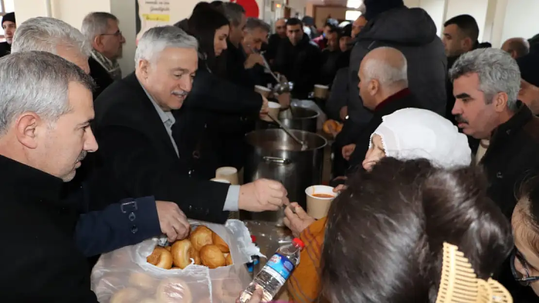 Demirbağ, Malatya'daki enkazlarda arama kurtarma çalışmalarını inceledi