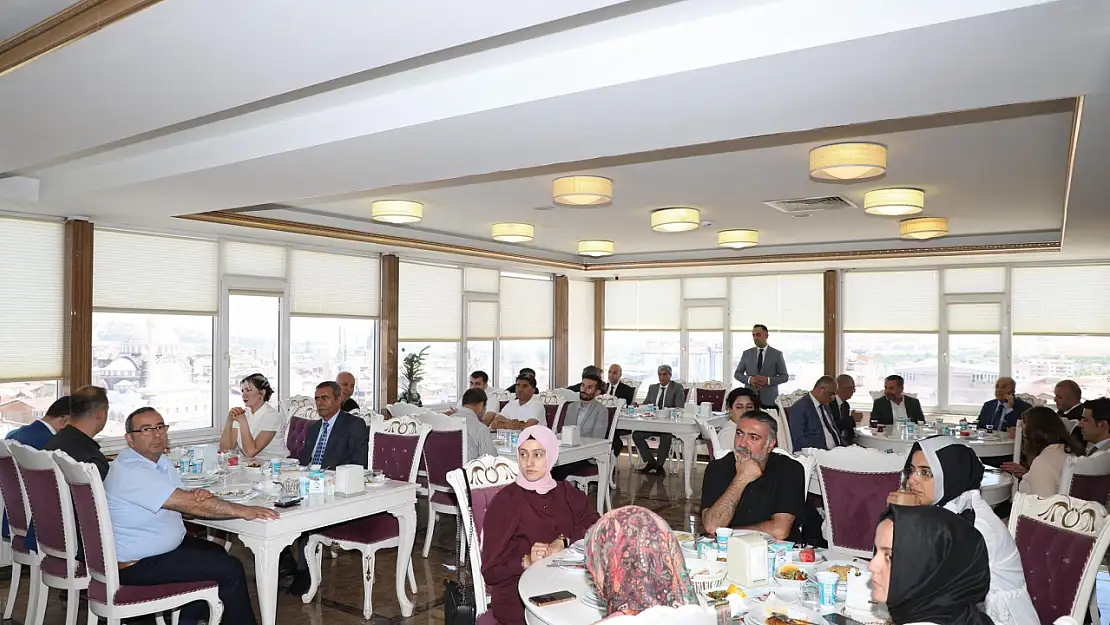 Deprem yaralarını saranlara başarı belgeleri sunuldu