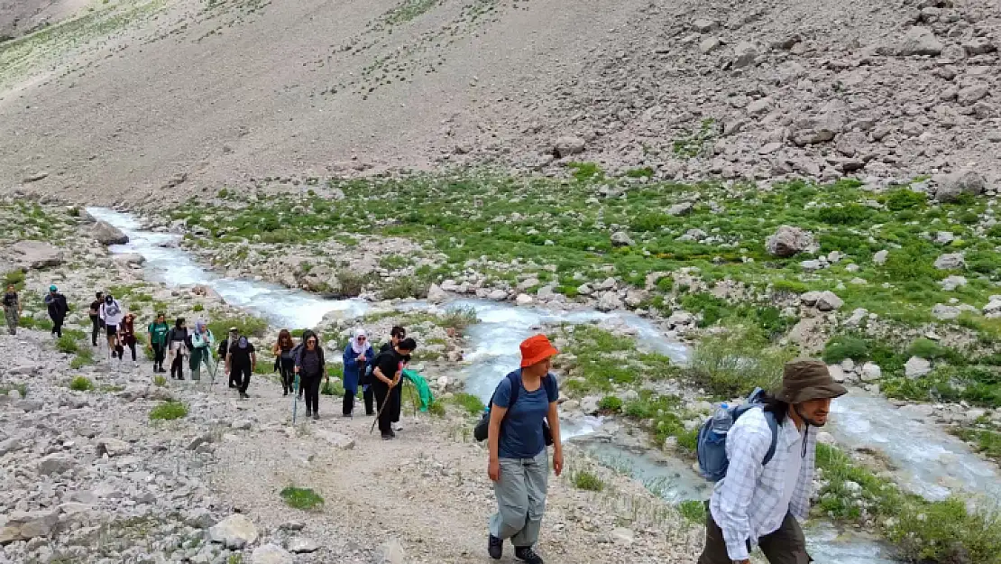 Doğa Sporları Spor Kulübü'nden 3200 metre zirve tırmanışı