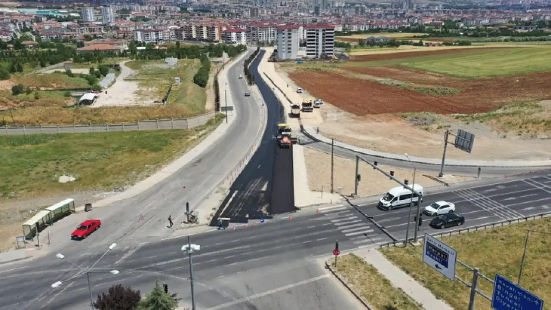 Elazığ Belediyesi asfalt serim çalışmalarına devam ediyor 