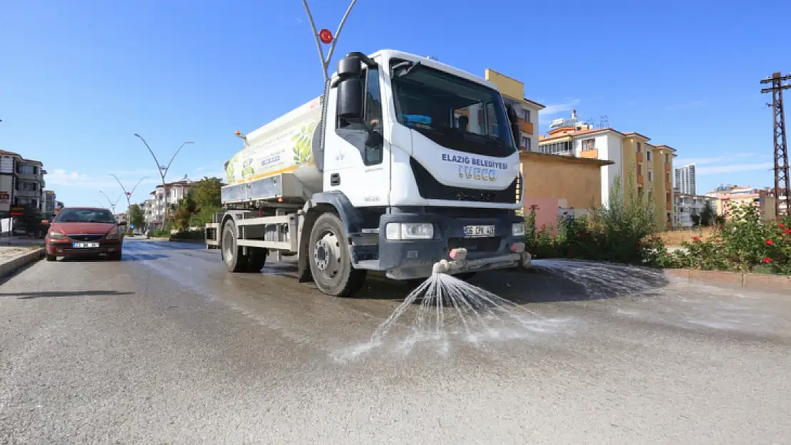 Elazığ Belediyesi, Ataşehir Mahallesi'nde temizlik çalışması yaptı