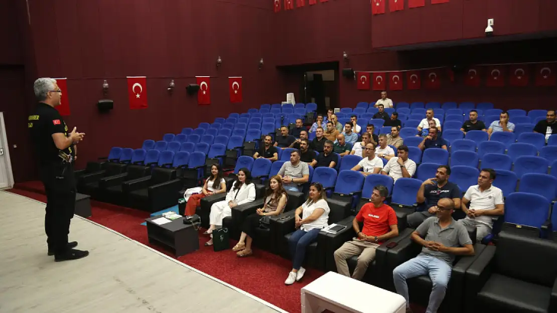 Elazığ Belediyesi çalışanlarına iletişim ve beşeri ilişkiler semineri