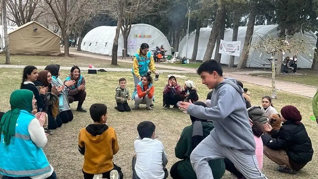 Elazığ Belediyesi depremzede çocukların neşe kaynağı oldu