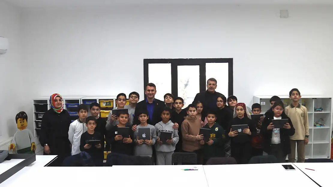 Elazığ Belediyesi, genç zekâlara robotik kodlama eğitimi veriyor