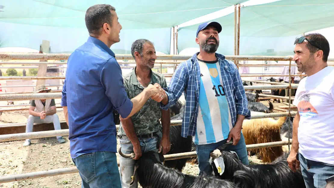 Elazığ Belediyesi, kurban satış ve kesim noktasında hazırlıklarını tamamladı