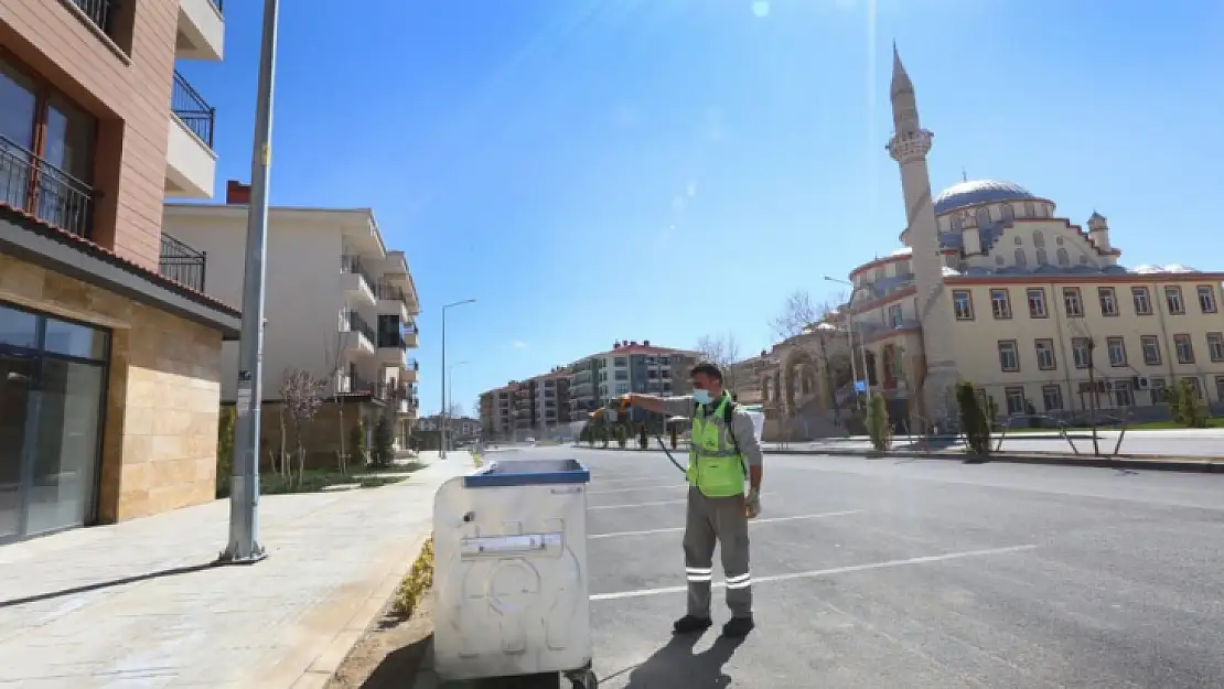 Elazığ Belediyesi larva ilaçlama çalışmalarını sürdürüyor