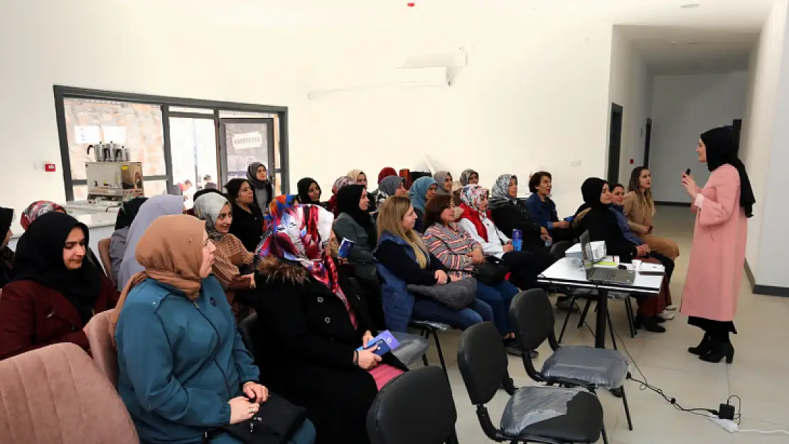 Elazığ Belediyesi'nden aile içi iletişim semineri