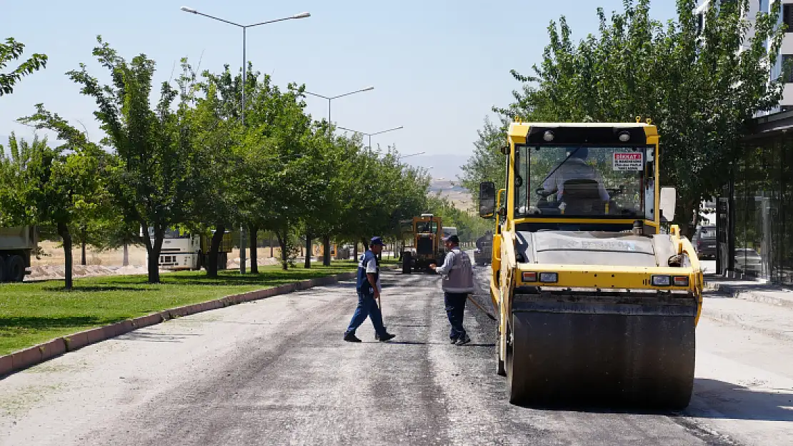 Elazığ Belediyesi'nden asfalt bakım çalışması