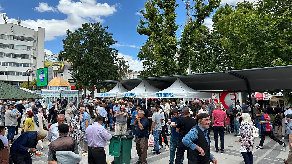 Elazığ Belediyesi'nden aşure ikramı