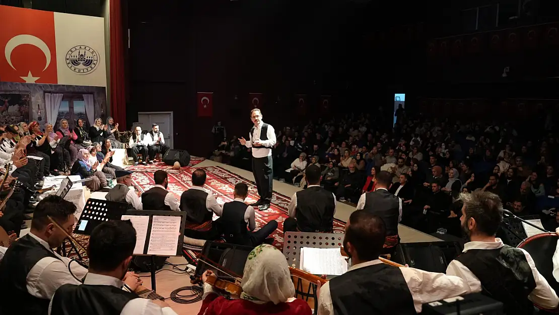 Elazığ Belediyesi'nin düzenlediği müzikal tiyatro beğeni topladı