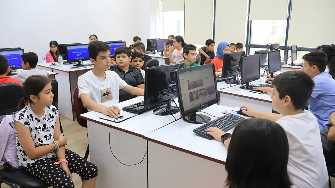 Elazığ Belediyesi'nin düzenlediği yaz kursları başladı