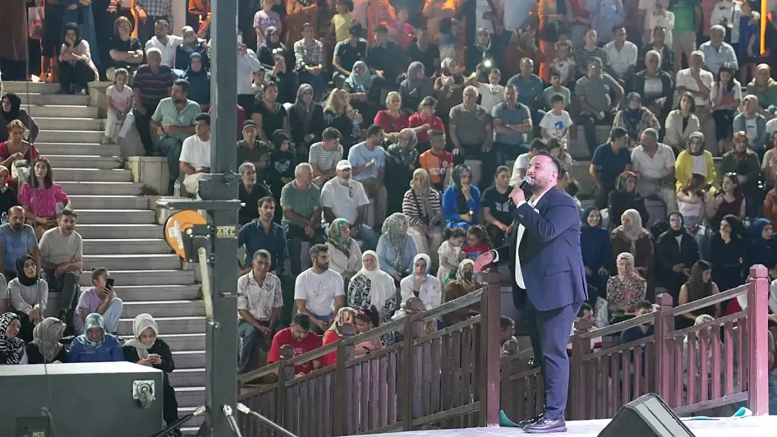 Elazığ Belediyesi yaz konserleri doludizgin sürüyor