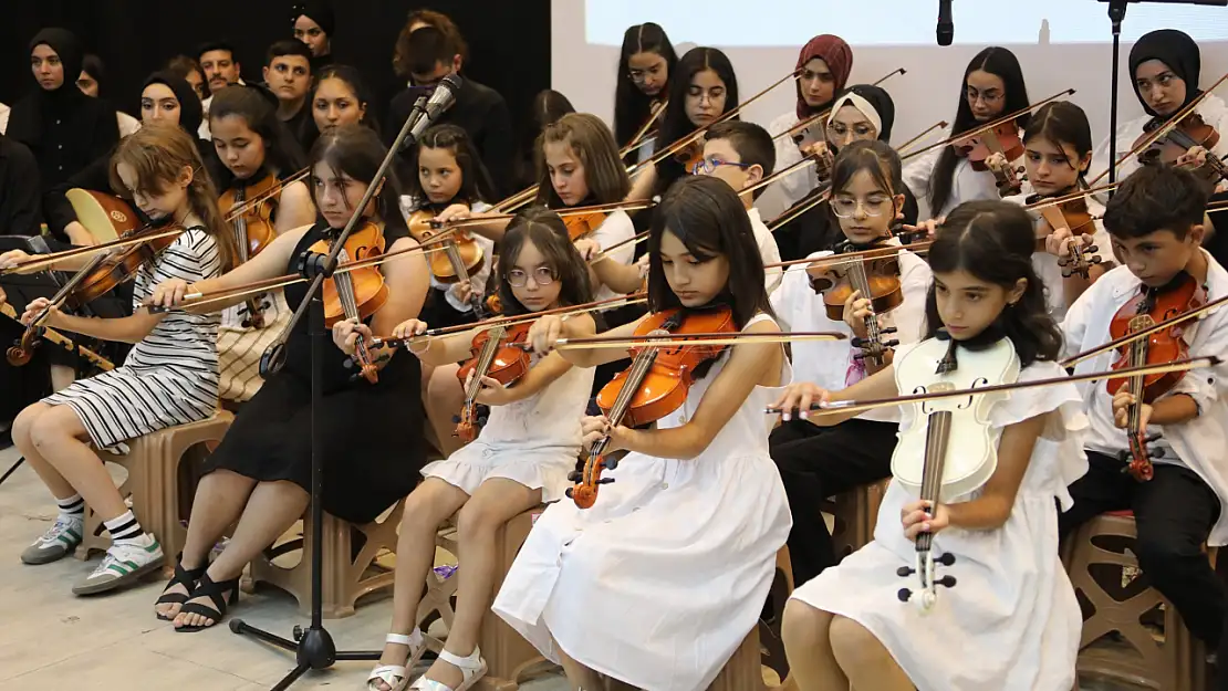 Elazığ Belediyesi Yaz Müzik Kursu finalinde sertifika heyecanı