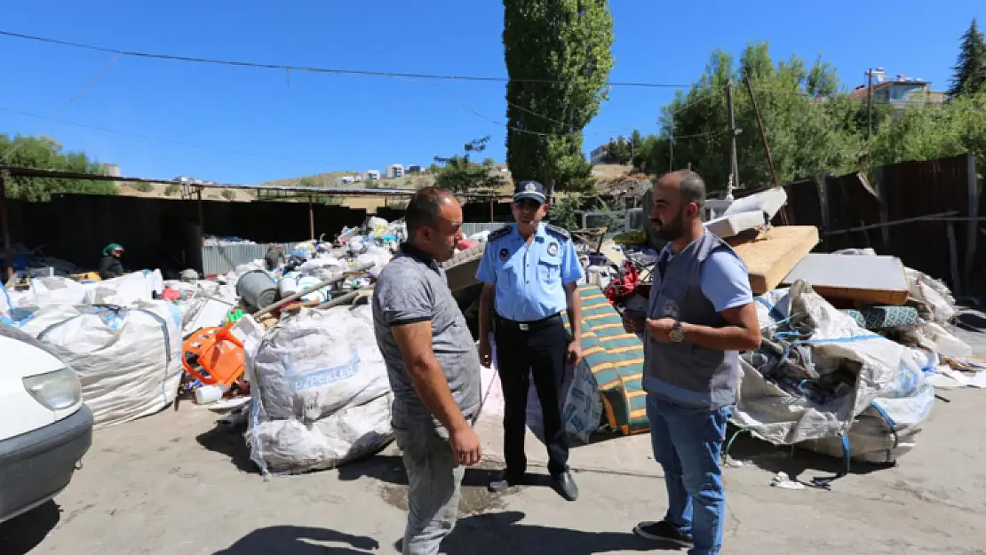 Elazığ Belediyesi yelek ve yaka kartı olmayan hurda ve atık toplayıcılarına yaptırım uygulayacak