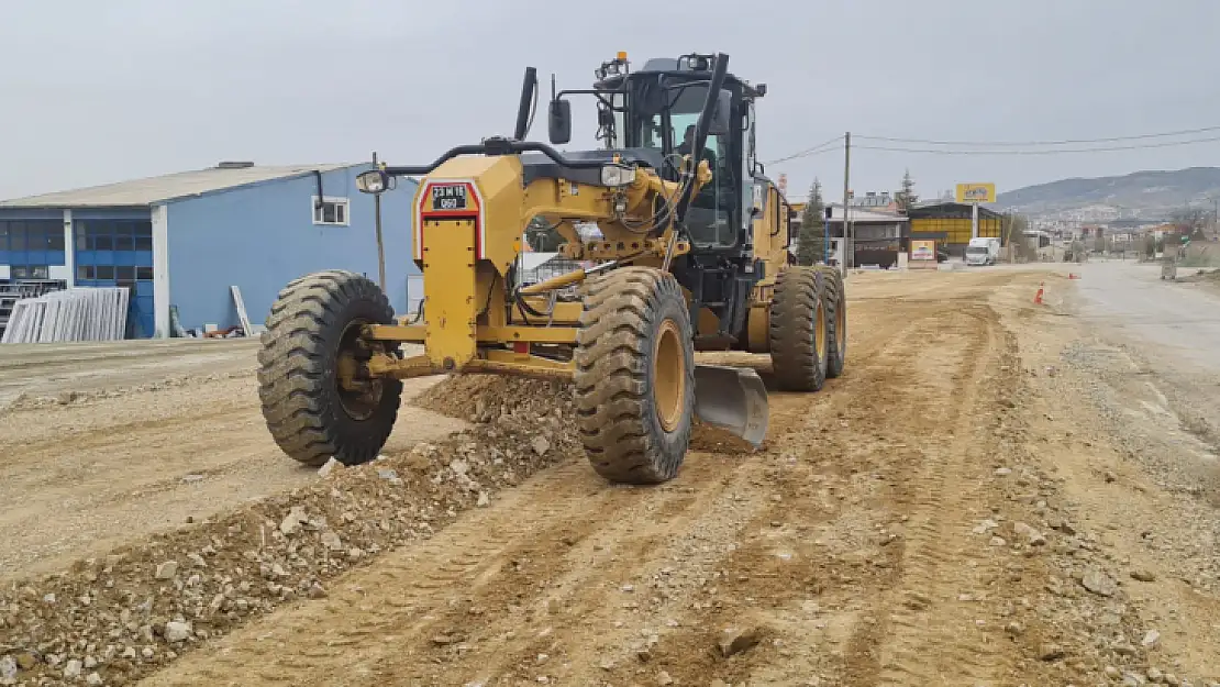 Elazığ Belediyesi yol çalışmalarını sürdürüyor