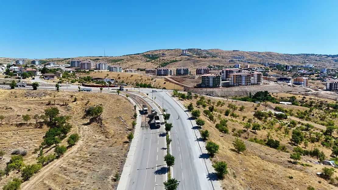 Elazığ Belediyesi, yol yenileme ve iyileştirme çalışmalarını sürdürüyor