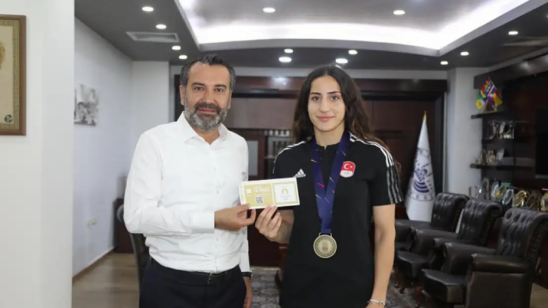 Elazığ Belediyespor'un Olimpiyat Vizeli Boksörü Gizem Özer, Güney Kore Yolcusu