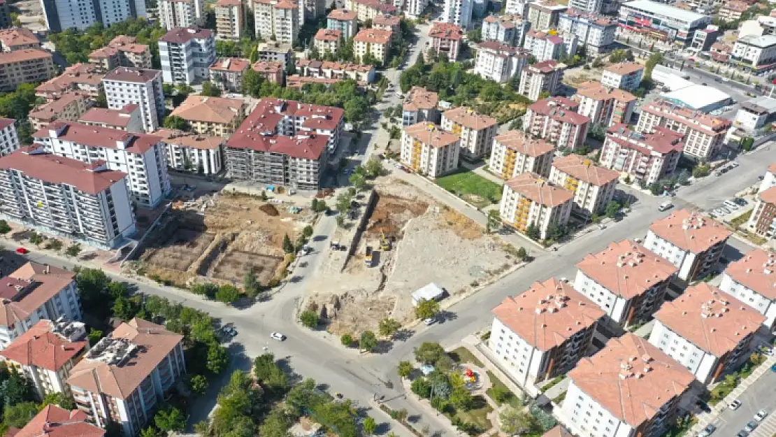 Elazığ'da altyapı yenileme çalışmaları sürüyor 