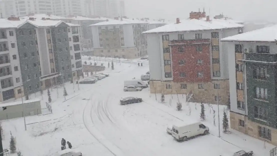 Elazığ'da beklenen kar yağışı başladı 