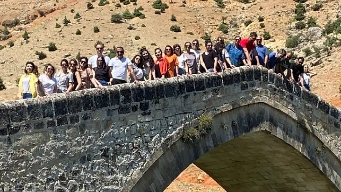 Elazığ'da görevli öğretmenler Çemişgezek'i gezdi 