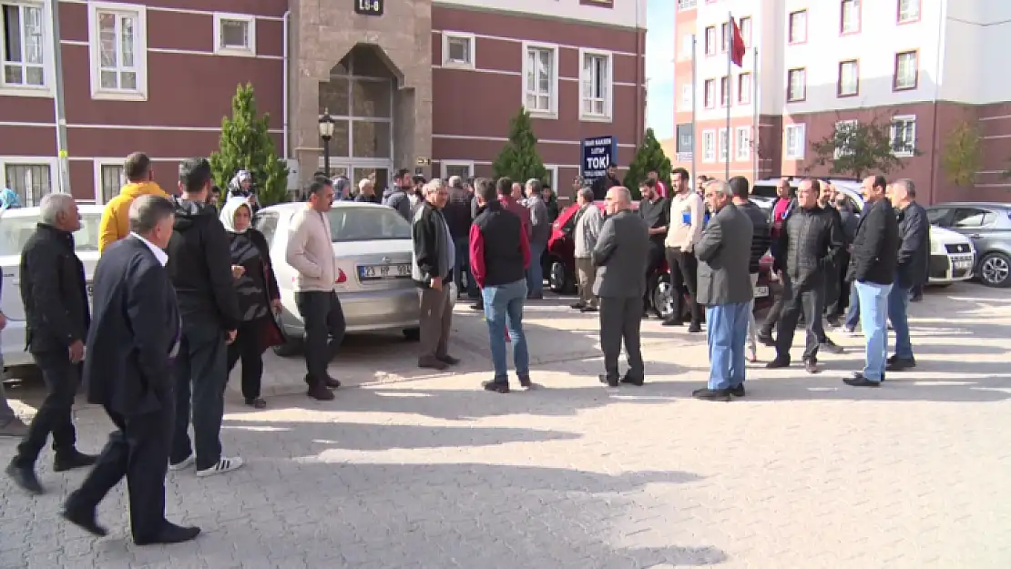 Elazığ'da konut sakinleri çağrıda bulundu 