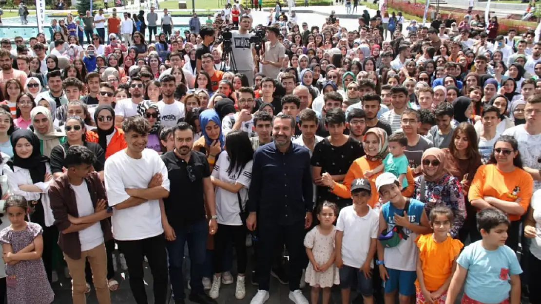 Elazığ'da sınava girecek öğrencilere moral etkinliği 