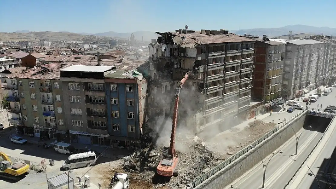 Elazığ'da ve ilçelerde kaç ağır hasarlı bina var? 