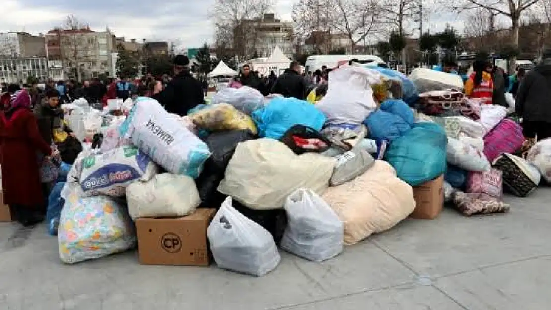 Elazığ'dan Malatya'ya 14 araçlık malzeme gönderildi