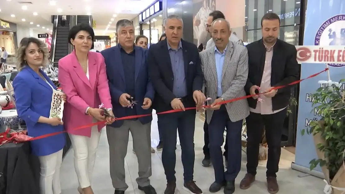 Elazığ Halk Eğitim Merkezi Çini Kursu sergisi düzenledi