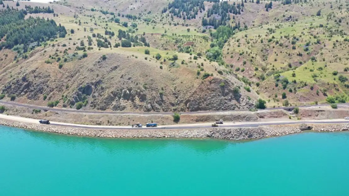 Elazığ İl Özel İdaresi, yol bakım ve onarımlarını sürdürüyor 