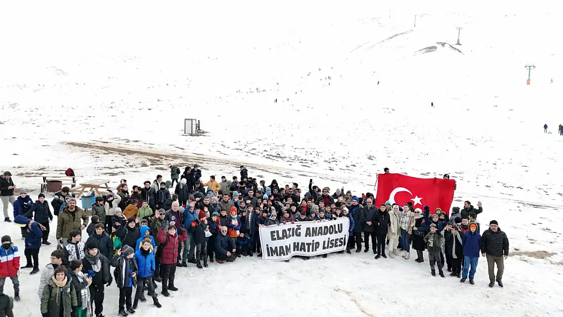 Elazığ Merkez Anadolu İmam Hatip Lisesi öğrencileri Hazarbaba Kayak Merkezi'nde