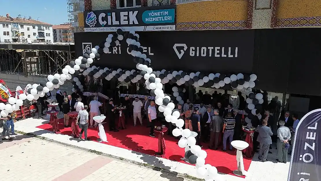Elazığ Sabri Özel mağazasında dev indirim başlıyor